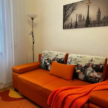 Orange Loft Near Old Old Town *