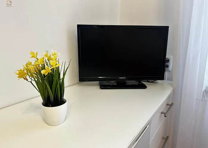 Orange Loft Near Old Old Town *