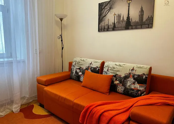 Orange Loft Near Old Old Town *