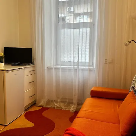 Orange Loft Near Old Old Town *